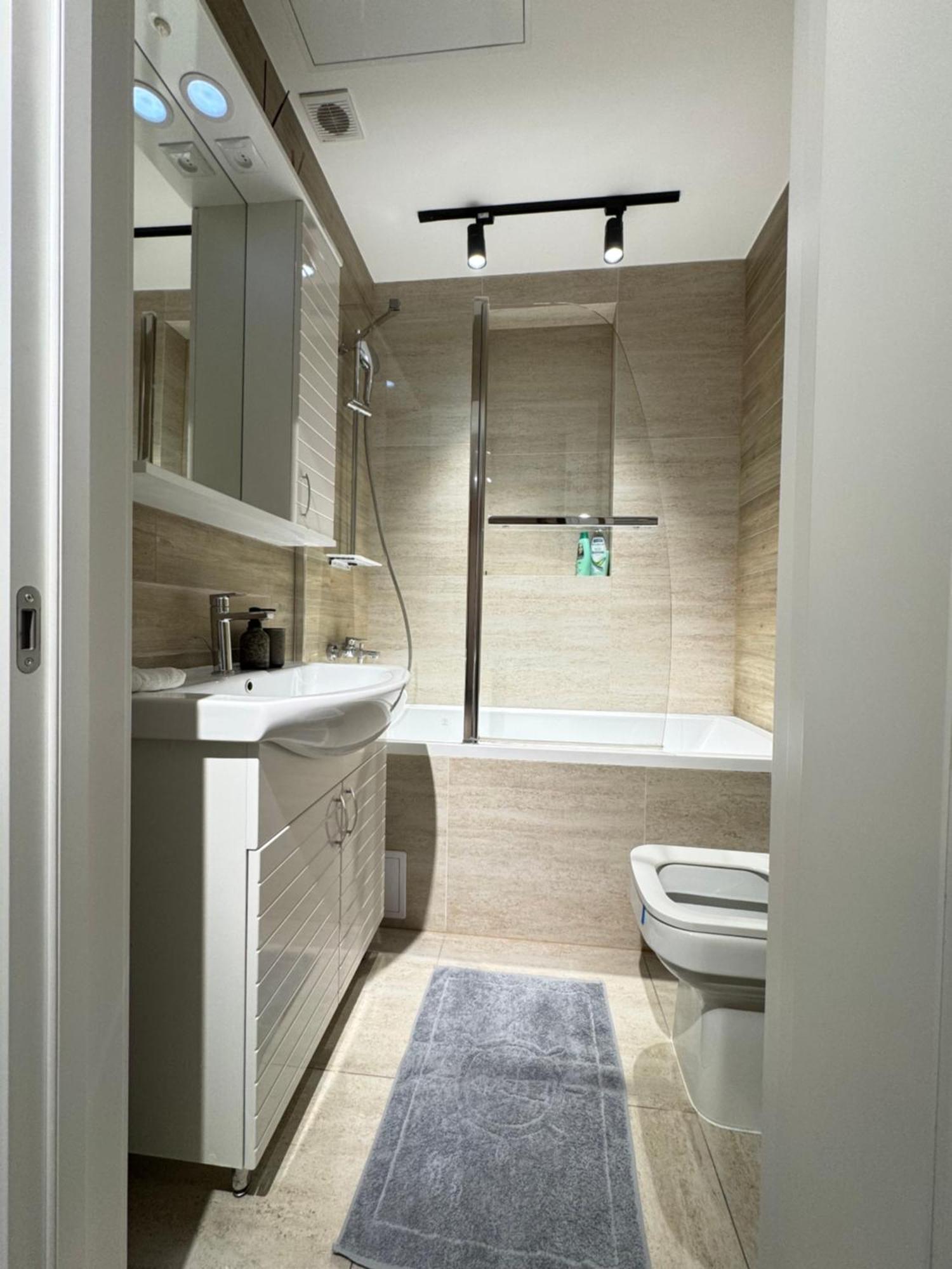 Business Lux Apartment Solomon City Chişinău Esterno foto